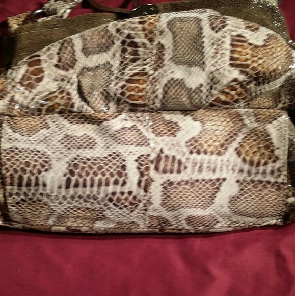 B MAKOWSKY LIKE NEW ALL LEATHER SNAKESKIN LOOK BAG - Picture 3 of 4